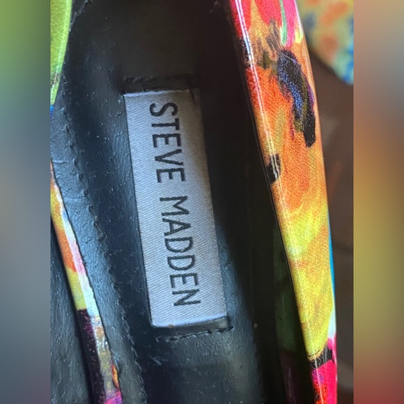 Steve Madden Nala multicolored floral hidden platform pumps. Size 7.5 - Picture 12 of 13